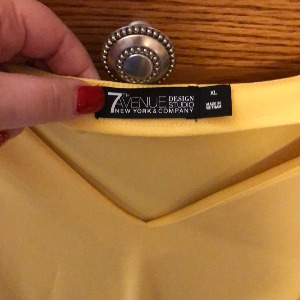 Yellow flow top - Picture 2 of 2